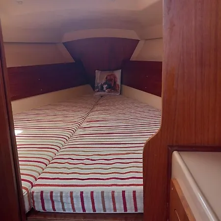 Cometino 800 ספינת מלון Hrdonov