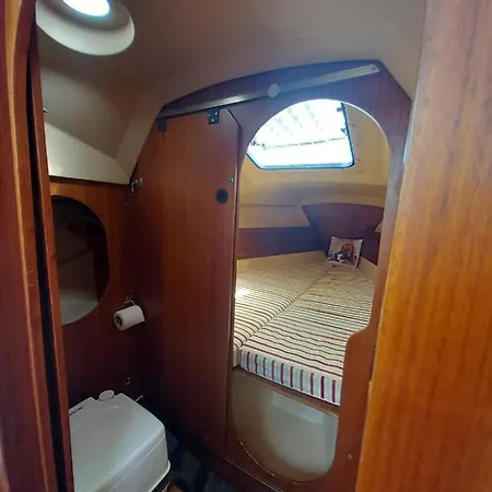 ספינת מלון Cometino 800 Hrdonov